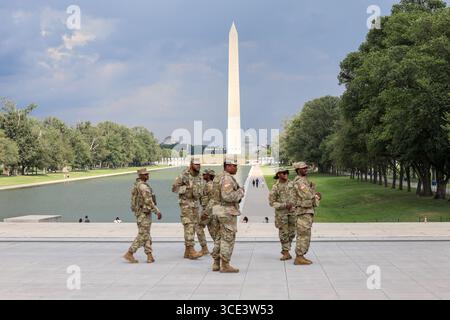 Washington, USA. August 2025. August 2025. Präsident Donald Trump forderte mehr Truppen der Nationalgarde auf, um Washington zu patrouillieren, als Reaktion auf Verbrechen, nachdem ein Mitarbeiter des Ministeriums für Regierungsangelegenheiten das Opfer eines Verbrechens war. Die Kriminalitätszahlen im District of Columbia sind jedoch zurückgegangen. (Foto: Robyn Stevens Brody/SIPA USA) Credit: SIPA USA/Alamy Live News Stockfoto