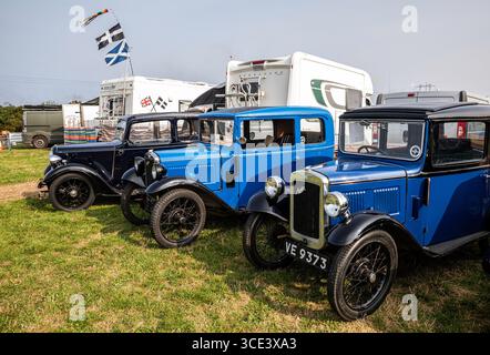Stithians, Cornwall, Großbritannien. August 2025. Große Menschenmassen nehmen an der West of England Great Steam Engine Rally Teil, die zum 70. Jahrestag stattfindet und bis Sonntagabend stattfindet. Es ist die älteste und größte Dampflokomotive in Cornwall mit über 100 Dampfausstellungen, einem Jahrmarkt aus alter Zeit, Kunsthandwerk, Verkaufsständen, Oldtimern, US Army Fahrzeuge, Traktoren und Motorräder. Quelle: Keith Larby/Alamy Live News Stockfoto
