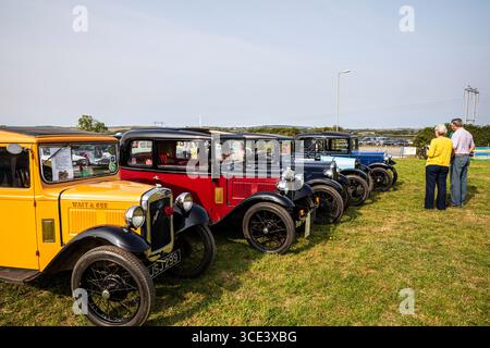 Stithians, Cornwall, Großbritannien. August 2025. Große Menschenmassen nehmen an der West of England Great Steam Engine Rally Teil, die zum 70. Jahrestag stattfindet und bis Sonntagabend stattfindet. Es ist die älteste und größte Dampflokomotive in Cornwall mit über 100 Dampfausstellungen, einem Jahrmarkt aus alter Zeit, Kunsthandwerk, Verkaufsständen, Oldtimern, US Army Fahrzeuge, Traktoren und Motorräder. Quelle: Keith Larby/Alamy Live News Stockfoto
