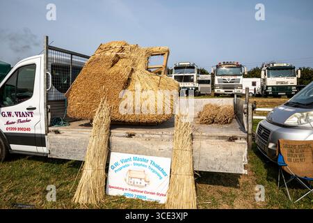 Stithians, Cornwall, Großbritannien. August 2025. Große Menschenmassen nehmen an der West of England Great Steam Engine Rally Teil, die zum 70. Jahrestag stattfindet und bis Sonntagabend stattfindet. Es ist die älteste und größte Dampflokomotive in Cornwall mit über 100 Dampfausstellungen, einem Jahrmarkt aus alter Zeit, Kunsthandwerk, Verkaufsständen, Oldtimern, US Army Fahrzeuge, Traktoren und Motorräder. Quelle: Keith Larby/Alamy Live News Stockfoto