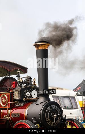 Stithians, Cornwall, Großbritannien. August 2025. Große Menschenmassen nehmen an der West of England Great Steam Engine Rally Teil, die zum 70. Jahrestag stattfindet und bis Sonntagabend stattfindet. Es ist die älteste und größte Dampflokomotive in Cornwall mit über 100 Dampfausstellungen, einem Jahrmarkt aus alter Zeit, Kunsthandwerk, Verkaufsständen, Oldtimern, US Army Fahrzeuge, Traktoren und Motorräder. Quelle: Keith Larby/Alamy Live News Stockfoto