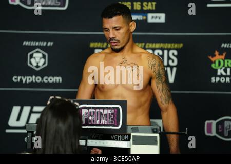 Chicago, Il, Chicago, Il, USA. August 2025. CHICAGO, IL - 15. August: Drakkar Klose tritt auf der Skala für die offiziellen Wiege für UFC 319 - du Plessis vs Chimaev im United Center am 15. August 2025 in Chicago, IL (Foto: Louis Grasse/PxImages) (Credit Image: © Louis Grasse/PX Imagens via ZUMA Press Wire) NUR REDAKTIONELLE VERWENDUNG! Nicht für kommerzielle ZWECKE! Stockfoto