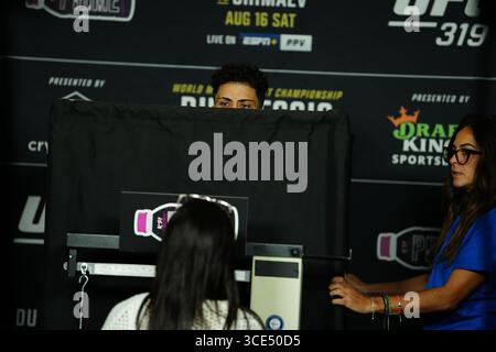 Chicago, Il, Chicago, Il, USA. August 2025. CHICAGO, IL - 15. August: Jessica Andrade tritt auf die Waage für die offiziellen Wiege für UFC 319 - du Plessis vs Chimaev im United Center am 15. August 2025 in Chicago, IL (Foto: Louis Grasse/PxImages) (Credit Image: © Louis Grasse/PX Imagens via ZUMA Press Wire) NUR REDAKTIONELLE VERWENDUNG! Nicht für kommerzielle ZWECKE! Stockfoto