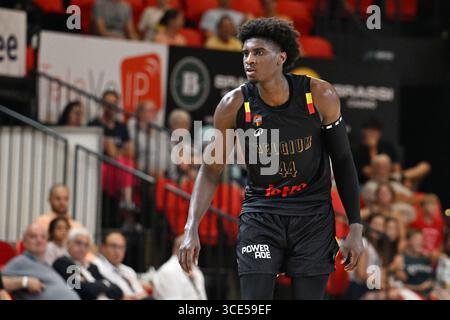 Charleroi, Belgien. August 2025. Belgiens Mamadou Guisse, das während eines Basketballspiels zwischen der belgischen Nationalmannschaft Belgische Lions und Großbritannien am Freitag, den 15. August 2025 in Oostende in einem Freundschaftsturnier gezeigt wurde. BELGA PHOTO MAARTEN STRAETEMANS Credit: Belga News Agency/Alamy Live News Stockfoto