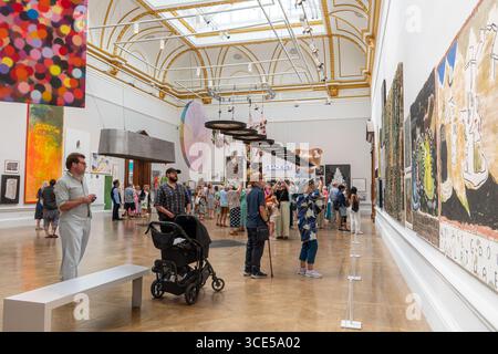 August 2025. Die letzte Woche der Sommerausstellung der Royal Academy of Arts in Burlington House, Piccadilly, London, England, Großbritannien. Stockfoto