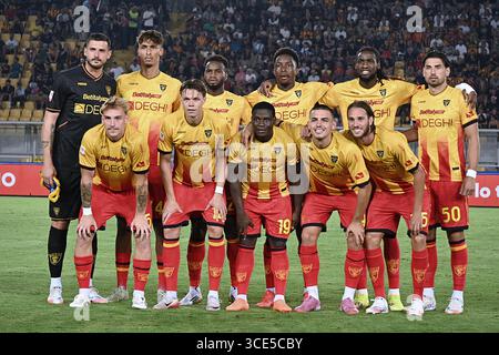 Lecce, Italien. August 2025. Lecceline Up während US Lecce gegen SS Juve Stabia, italienisches Fußball-Coppa Italia Spiel in Lecce, Italien, 15. August 2025 Credit: Independent Photo Agency/Alamy Live News Stockfoto