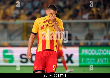 Lecce, Italien. August 2025. Nikola Krstovic von US Lecce während US Lecce gegen SS Juve Stabia, italienisches Fußball-Coppa Italia Spiel in Lecce, Italien, 15. August 2025 Credit: Independent Photo Agency/Alamy Live News Stockfoto