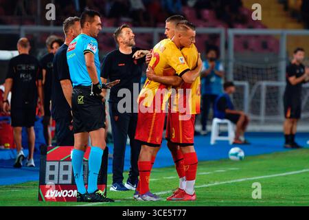 Lecce, Italien. August 2025. Nikola Krstovic von US Lecce und Francesco Camarda von US Lecce gegen SS Juve Stabia, italienisches Fußball-Coppa Italia Spiel in Lecce, Italien, 15. August 2025 Credit: Independent Photo Agency/Alamy Live News Stockfoto