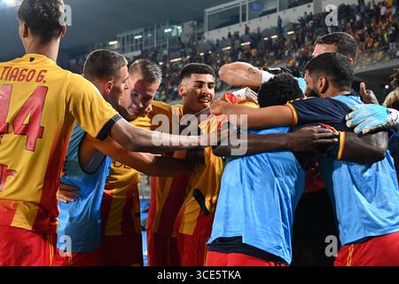 Lecce, Italien. August 2025. Lecce freut sich über das Ergebnis beim US Lecce vs. SS Juve Stabia, italienisches Fußball-Coppa Italia-Spiel in Lecce, Italien, 15. August 2025 Credit: Independent Photo Agency/Alamy Live News Stockfoto