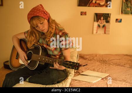 ERSCHEINUNGSDATUM: 15. August 2025 TITEL: Americana STUDIO: BRON Studios REGISSEUR: Tony Tost PLOT: Das Leben lokaler Außenseiter und Ausgestoßener verflechten sich gewaltsam, als ein seltenes Lakota Ghost Shirt auf den Schwarzmarkt in einer kleinen Stadt in South Dakota fällt. DIE HAUPTROLLE: SYDNEY SWEENEY als Penny Jo. (Credit Image: © BRON Studios/Entertainment Pictures/ZUMAPRESS.com) NUR REDAKTIONELLE VERWENDUNG! Nicht für kommerzielle ZWECKE! Stockfoto