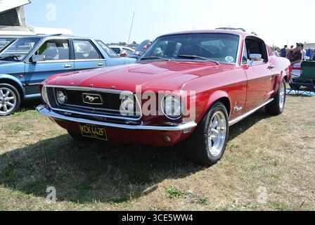Ein Ford Mustang Fastback aus dem Jahr 1968, der auf der Exmouth Oldtimer-Show in Devon, England, Großbritannien, ausgestellt wurde. Stockfoto
