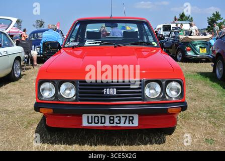 Ein Ford Escort RS 2000 aus dem Jahr 1976 parkte auf der Exmouth Oldtimer-Show in Devon, England, Großbritannien. Stockfoto