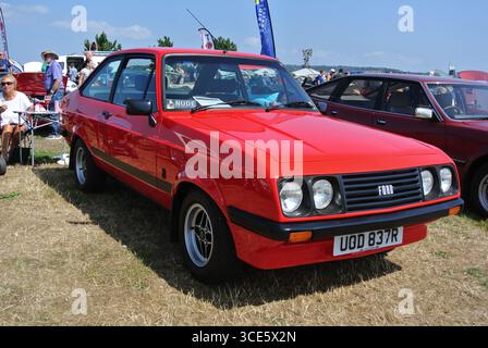 Ein Ford Escort RS 2000 aus dem Jahr 1976 parkte auf der Exmouth Oldtimer-Show in Devon, England, Großbritannien. Stockfoto
