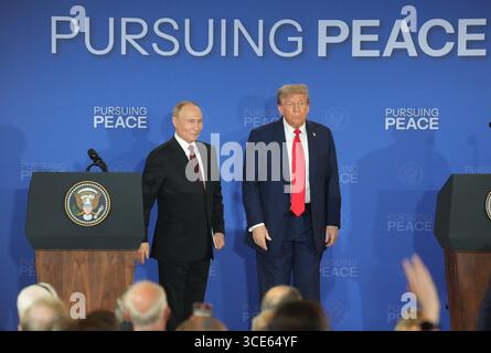 Anchorage, USA. August 2025. US-Präsident Donald Trump (R) und der russische Präsident Wladimir Putin nehmen am 15. August 2025 an einer gemeinsamen Pressekonferenz Teil, nachdem sie ihre Gespräche in Anchorage, Alaska, USA, beendet hatten. Quelle: Wu Xiaoling/Xinhua/Alamy Live News Stockfoto