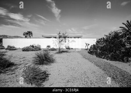 Palm Springs, Kalifornien - 19. August 2016: Moderne Architektur des Wüstenhauses in Palm Springs Stockfoto