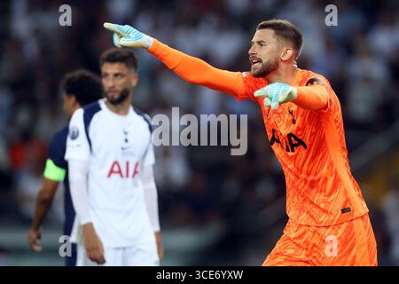 Udine, Italien - 13. August 2025: Guglielmo Vicario aus Tottenham wurde während des UEFA Super Cup 2025 zwischen Paris Saint-Germain FC und Totte in Aktion gesetzt Stockfoto