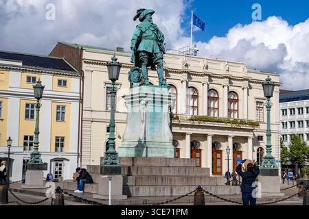 Bronzestatue des Königs Gustav II. Adolf in Gustav Adolfs Torg, dem Hauptplatz im Stadtzentrum von Gothernburg. König Gustav, bekannt als Gründer von Göteborg Stockfoto