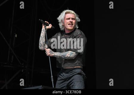 UK. August 2025. DERBYSHIRE, ENGLAND - 08. AUGUST: Marc 'Zelli' Zellweger von 'Paleface Swiss' tritt am 08. August 2025 im Bloodstock Open Air, Catton Park in Derbyshire auf.CAP/MAR © MAR/Capital Pictures Credit: Capital Pictures/Alamy Live News Stockfoto