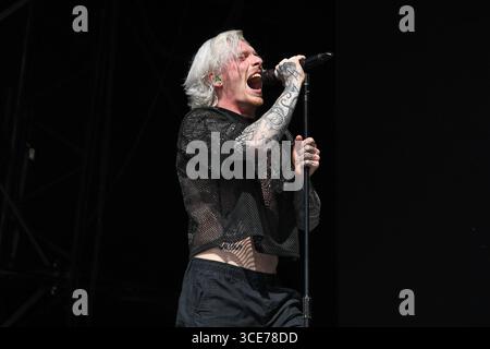 UK. August 2025. DERBYSHIRE, ENGLAND - 08. AUGUST: Marc 'Zelli' Zellweger von 'Paleface Swiss' tritt am 08. August 2025 im Bloodstock Open Air, Catton Park in Derbyshire auf.CAP/MAR © MAR/Capital Pictures Credit: Capital Pictures/Alamy Live News Stockfoto