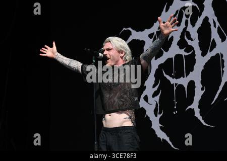 UK. August 2025. DERBYSHIRE, ENGLAND - 08. AUGUST: Marc 'Zelli' Zellweger von 'Paleface Swiss' tritt am 08. August 2025 im Bloodstock Open Air, Catton Park in Derbyshire auf.CAP/MAR © MAR/Capital Pictures Credit: Capital Pictures/Alamy Live News Stockfoto
