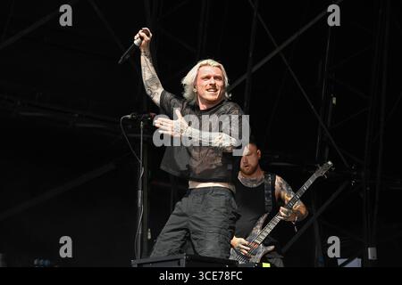 UK. August 2025. DERBYSHIRE, ENGLAND - 08. AUGUST: Marc 'Zelli' Zellweger von 'Paleface Swiss' tritt am 08. August 2025 im Bloodstock Open Air, Catton Park in Derbyshire auf.CAP/MAR © MAR/Capital Pictures Credit: Capital Pictures/Alamy Live News Stockfoto