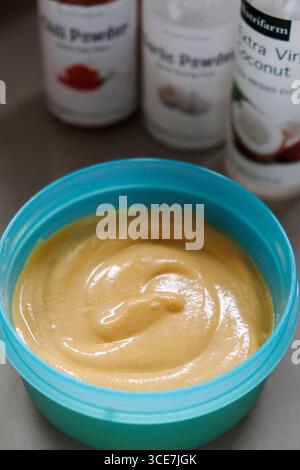 Pekanbaru, Indonesien - 7. Februar 2025: Nahaufnahme einer hausgemachten Mayonnaise Stockfoto