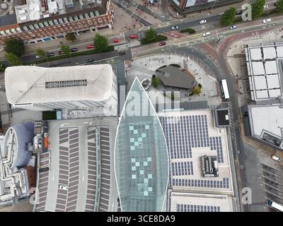 Blick aus der Vogelperspektive auf St. Stephen's Shopping Centre und Hull Paragon Interchange Stockfoto