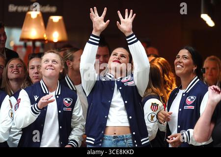 Die US-amerikanische Ilona Maher und ihre Teamkollegen bei einer Begrüßungszeremonie im Rathaus in Sunderland vor der Rugby-Weltmeisterschaft der Frauen, die am Freitag beginnt. Bilddatum: Samstag, 16. August 2025. Stockfoto