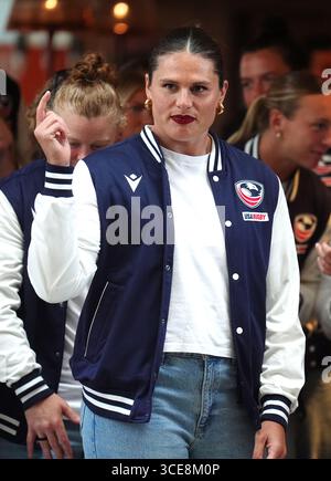 Die US-amerikanische Ilona Maher und ihre Teamkollegen bei einer Begrüßungszeremonie im Rathaus in Sunderland vor der Rugby-Weltmeisterschaft der Frauen, die am Freitag beginnt. Bilddatum: Samstag, 16. August 2025. Stockfoto