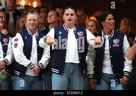 Die US-amerikanische Ilona Maher und ihre Teamkollegen bei einer Begrüßungszeremonie im Rathaus in Sunderland vor der Rugby-Weltmeisterschaft der Frauen, die am Freitag beginnt. Bilddatum: Samstag, 16. August 2025. Stockfoto