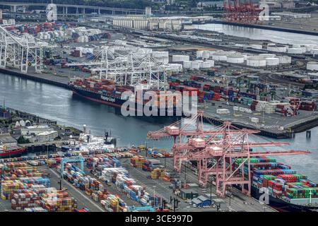 Seattle, Washington - 12. Juli 2015: Hafen- und Industrieterminals an der Seattle Waterfront Stockfoto