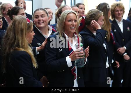 Englands Natasha Hunt (Mitte) und Teamkollegen während einer Begrüßungszeremonie im Rathaus in Sunderland vor der Rugby-Weltmeisterschaft der Frauen, die am Freitag beginnt. Bilddatum: Samstag, 16. August 2025. Stockfoto