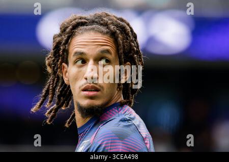 London, Großbritannien. August 2025. London, England, 16. August 2025: Hannibal Mejbri (28 Burnley) wärmt sich vor dem Premier League Spiel zwischen Tottenham Hotspur und Burnley im Tottenham Hotspur Stadium in London auf. (Foto: Pedro Porru/Sports Press Photo/SPP) Credit: SPP Sport Press Photo. /Alamy Live News Stockfoto