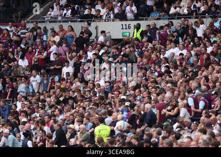 London, Großbritannien. August 2025. Burnley Fans beim Spiel Tottenham Hotspur gegen Burnley EPL im Tottenham Hotspur Stadium, London, UK am 16. August 2025. Quelle: Paul Marriott/Alamy Live News Stockfoto