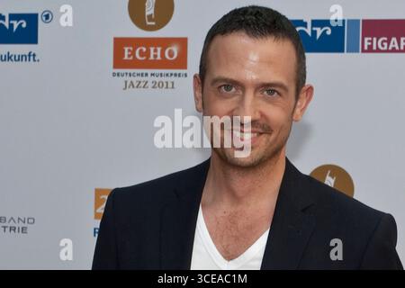 Preisträger Till Brönner Newcomer des Jahres National - in der Kulisse der Gläsernen Manufaktur von Volkswagen in Dresden fand am 17.06.2011 die Preisverleihung des ECHO Jazz 2011 statt. Der ECHO Jazz wird regulär in 31 Kategorien vom Bundesverband der Musikindustrie e.V. vergeben. Der Mitteldeutsche Rundfunk überträgt die Show am 18. Juni 2011 ab 23:00 Uhr. Der Radiosender MDR Figaro sendet am 20. Juni 2011 ab 20:05 Uhr. Kultur, Event *** Preisträger bis Brönner Newcomer of the Year National die ECHO Jazz 2011 Preisverleihung fand im Rahmen der Volkswagen Transparent Factory in statt Stockfoto