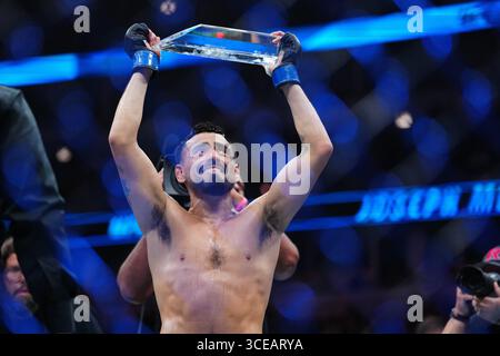 Chicago, Il, Chicago, Il, USA. August 2025. CHICAGO, IL - 16. August: Joseph Moralesmeet gewinnt den ultimativen Kampf im Fliegengewicht bei UFC 319 - du Plessis vs Chimaev am United Center am 16. August 2025 in Chicago, IL (Foto: Louis Grasse/PxImages) (Credit Image: © Louis Grasse/PX Imagens via ZUMA Press Wire) NUR REDAKTIONELLE VERWENDUNG! Nicht für kommerzielle ZWECKE! Quelle: ZUMA Press, Inc./Alamy Live News Stockfoto