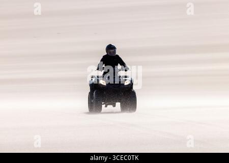 Quad-Radtouren in den Sanddünen in Shipwreck Lodge - Skeleton Coast National Park, Namibia, Afrika Stockfoto