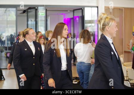 Sunderland, England, 16. August 2025. Das englische Team, das in die Weltmeisterschaft der Frauen einsteigt, begrüßt die Veranstaltung im Rathaus von Sunderland. Quelle: Colin Edwards/Alamy Live News Stockfoto