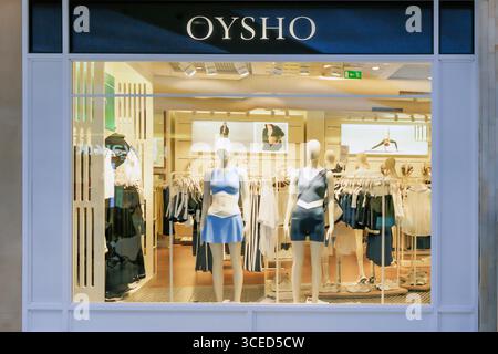 Almaty, Kasachstan - 14. Juli 2025: Oysho Boutique im Einkaufszentrum. Kleidung und Accessoires Stockfoto