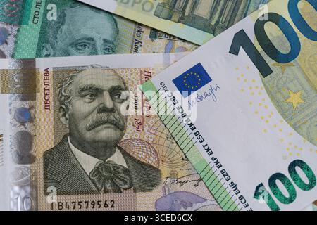 Eine Mischung aus bulgarischen Lew- und Euro-Banknoten Stockfoto
