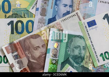 Eine Mischung aus bulgarischen Lew- und Euro-Banknoten Stockfoto
