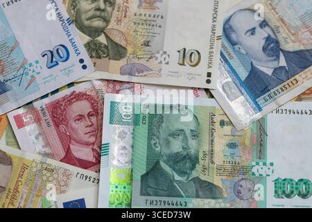 Eine Mischung aus bulgarischen Lew- und Euro-Banknoten Stockfoto
