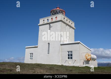 Island, Südisland, Vic, Dyrholaey Peninsula. Dyrhólaeyjarviti, Leuchtturm. Stockfoto
