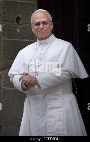 ROM, ITALIEN - 16. AUGUST: Papst Leo XIV. Beim Angelusgebet vor seiner Sommerresidenz in Castel Gandolfo, 16. August 2025 Stockfoto