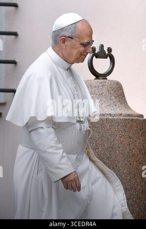ROM, ITALIEN - 16. AUGUST: Papst Leo XIV. Beim Angelusgebet vor seiner Sommerresidenz in Castel Gandolfo, 16. August 2025 Stockfoto