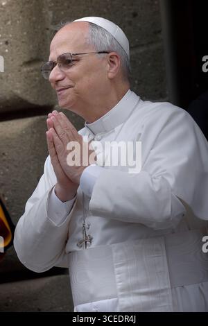 ROM, ITALIEN - 16. AUGUST: Papst Leo XIV. Beim Angelusgebet vor seiner Sommerresidenz in Castel Gandolfo, 16. August 2025 Stockfoto