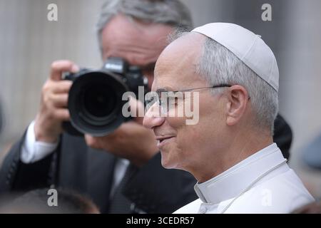 ROM, ITALIEN - 16. AUGUST: Papst Leo XIV. Beim Angelusgebet vor seiner Sommerresidenz in Castel Gandolfo, 16. August 2025 Stockfoto