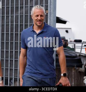 Torhüter Remco Pasveer von Ajax sieht beim niederländischen Eredivisie-Spiel zwischen Go Ahead Eagles und AFC Ajax am 17. August 2025 in de Adelaarshorst in Deventer, Niederlande, an. (Foto: Marcel ter Bals/MTB-Photo/Alamy Live News) Stockfoto