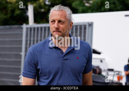 Torhüter Remco Pasveer von Ajax sieht beim niederländischen Eredivisie-Spiel zwischen Go Ahead Eagles und AFC Ajax am 17. August 2025 in de Adelaarshorst in Deventer, Niederlande, an. (Foto: Marcel ter Bals/MTB-Photo/Alamy Live News) Stockfoto