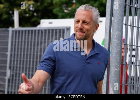 Torhüter Remco Pasveer von Ajax sieht beim niederländischen Eredivisie-Spiel zwischen Go Ahead Eagles und AFC Ajax am 17. August 2025 in de Adelaarshorst in Deventer, Niederlande, an. (Foto: Marcel ter Bals/MTB-Photo/Alamy Live News) Stockfoto